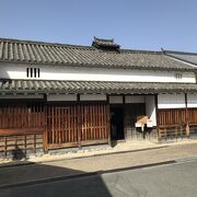今井町の重要文化財に指定される住宅の中で唯一、住居として使用せずに無料で一般公開されている。