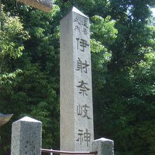 普段は静かな神社ですが、秋祭りの頃はにぎわいます。