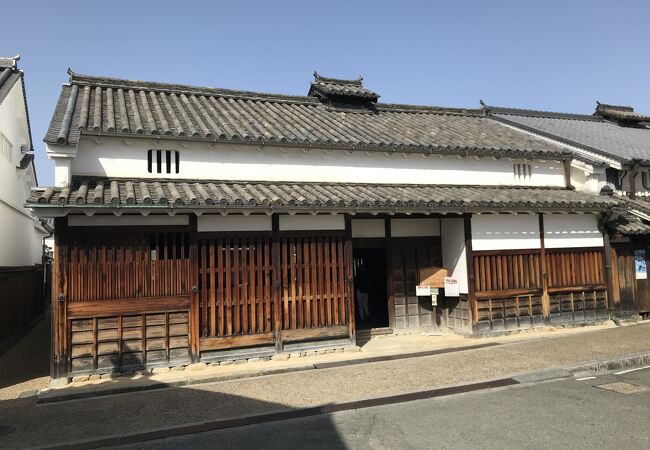 今井町の重要文化財に指定される住宅の中で唯一、住居として使用せずに無料で一般公開されている。