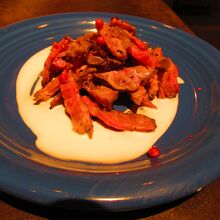 塩をぶちまけたのかと思うほど塩辛いビーフパストラミ　￥550