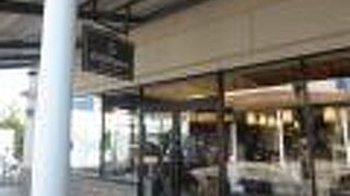 アウトレットモール開店前に入れるのが便利