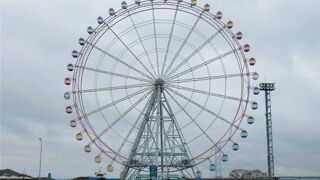 展望台から明石海峡大橋と、対岸の明石、神戸、大阪も見えます