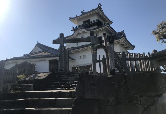 静岡県の城跡巡り：掛川城（掛川）、天守閣の美しい城