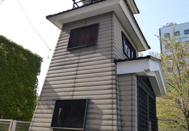 平成14年に建てられた新しい火の見櫓です