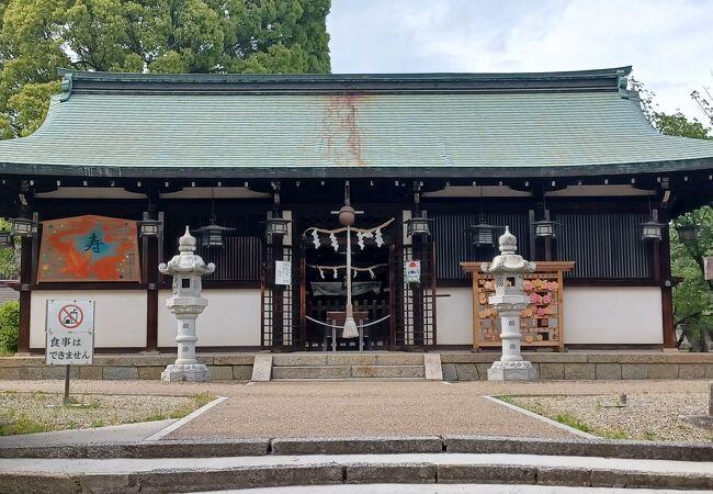 郡山城の天守跡にある神社