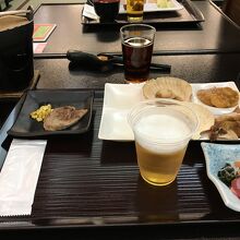 夕食のアルコールは無料です