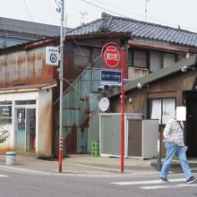 JR新潟駅から行くと、ここが沼垂テラス商店街の入口