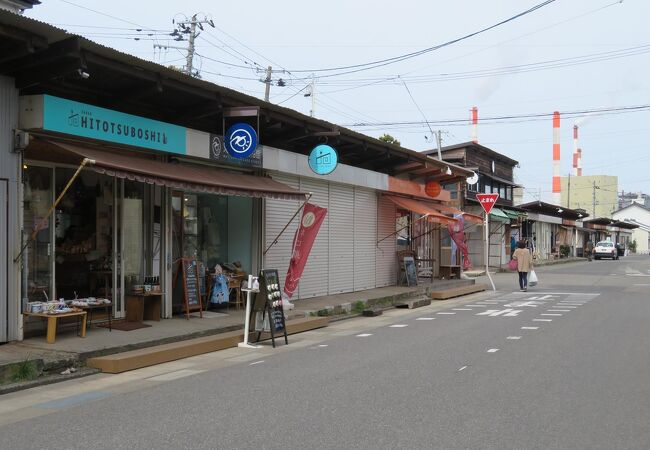 お買い物を楽しみに行く場所と言うより、昭和の町角の雰囲気を楽しみに行く所、かな