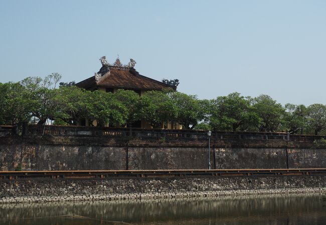 多くの建物があります