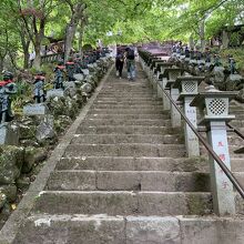 寺までの長い階段