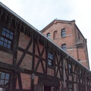 明治時代に建てられた赤煉瓦のビール工場の遺構