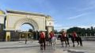 騎馬兵の衛兵交代を見ることが出来ました。