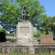 熊本城稲荷公園の向かいに造られています