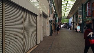 営業している店がほぼ無くて閑散としていた：尾道本通り商店街