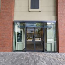 この奥にエレベータが有ります