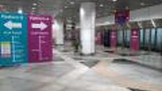 エクスプレスとトランジットが隣り合わせで便利