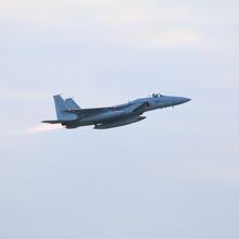 アフターバーナーを焚いて離陸するＦ－１５Ｊ