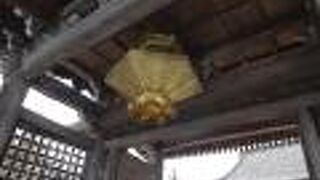 山門の周辺は工事中でした。