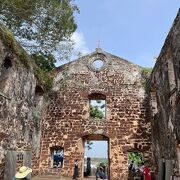 高台に建つ教会