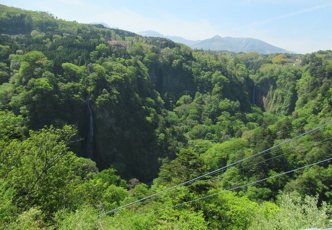 落差83mの滝です