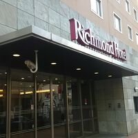 関内の繁華街の馬車道にあります。