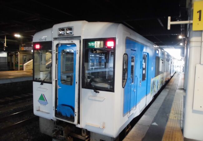 山形駅から発車