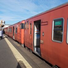 備中高松駅に着いた列車