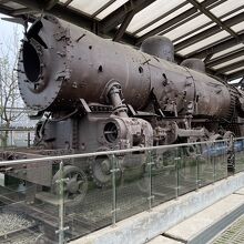 朝鮮戦争時に爆破された機関車