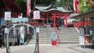 赤や白の幟が目印です