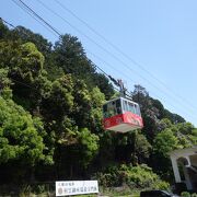 八幡山の頂上から，琵琶湖と近江八幡の街がみおろせます。