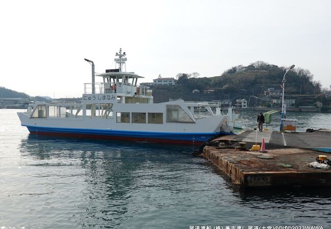 尾道沖の元離島「向島」への渡船です