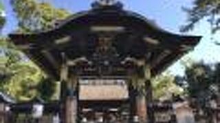 国宝に指定されている唐門には見事な彫刻