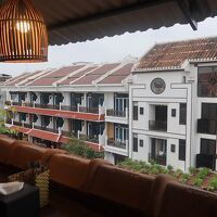 通りが見える4階の朝食場所