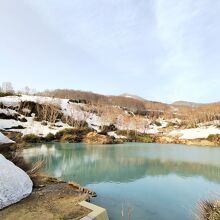 地獄沼、路肩から