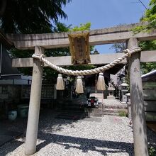 鳥居から見た全景