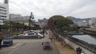 真新しい雰囲気の建物が、出島の中に建てられていました。