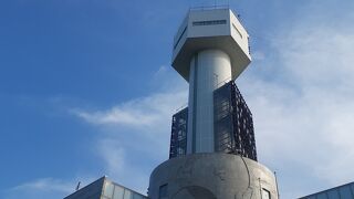 敷地内には入れず、外からタワーを見るだけです