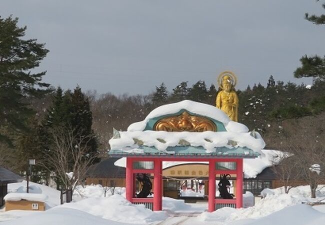 田沢湖金色大観音