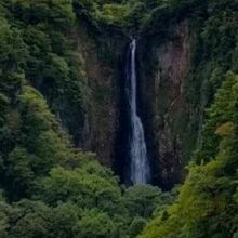 震動の滝