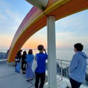 駅から近くで、日本海に沈む夕日を容易に眺められる場所
