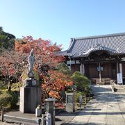 荒川沿いにあるお寺