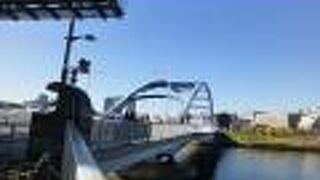 橋の上からいろいろな風景が