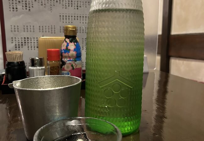 駅近で豊富な種類の日本酒を楽しむ