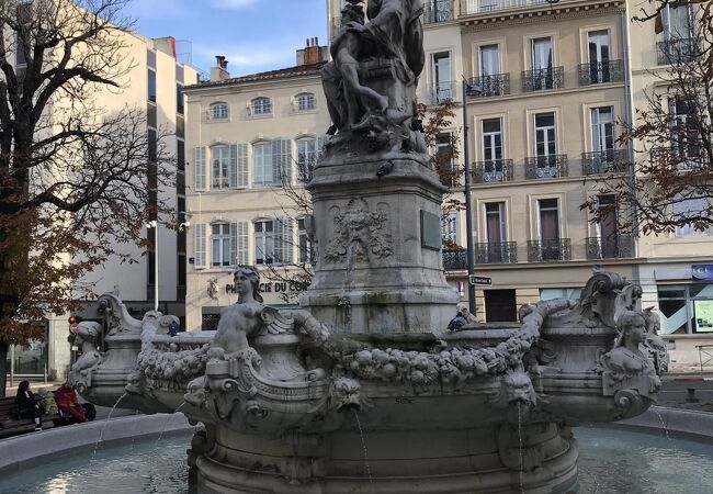 Fontaine Estrangin