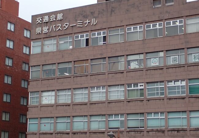 ＪＲ長崎駅の向かいにある長崎交通産業ビルの1階に