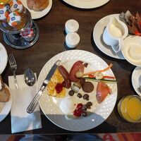 朝食は英国風フルブレックファスト