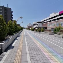 名古屋ドーム西交差点の環状線道路につながる高架歩道