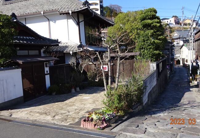旧冨士屋ホテルのそばにある石畳の通りです。