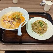 スパで食べた担々麵とチャーハンです。