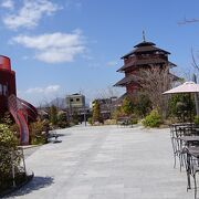 複数の展望台やミニ列車、神社、休憩場所がありました。